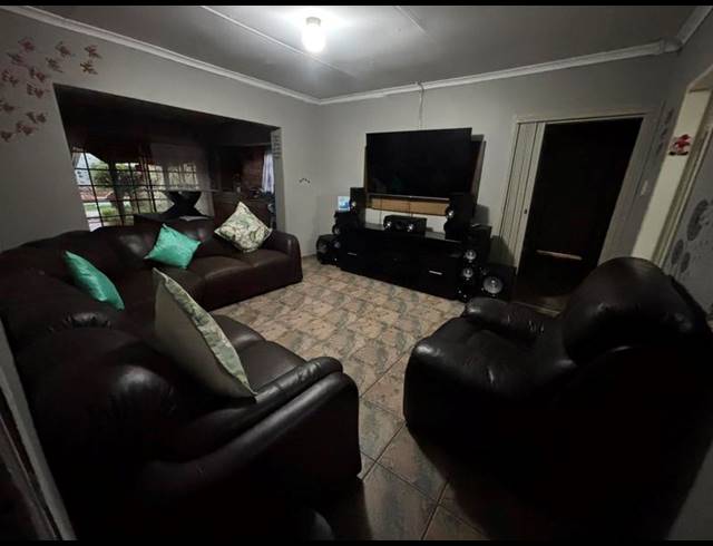 3 BEDROOM PROPERTY TO RENT IN STRUISBULT